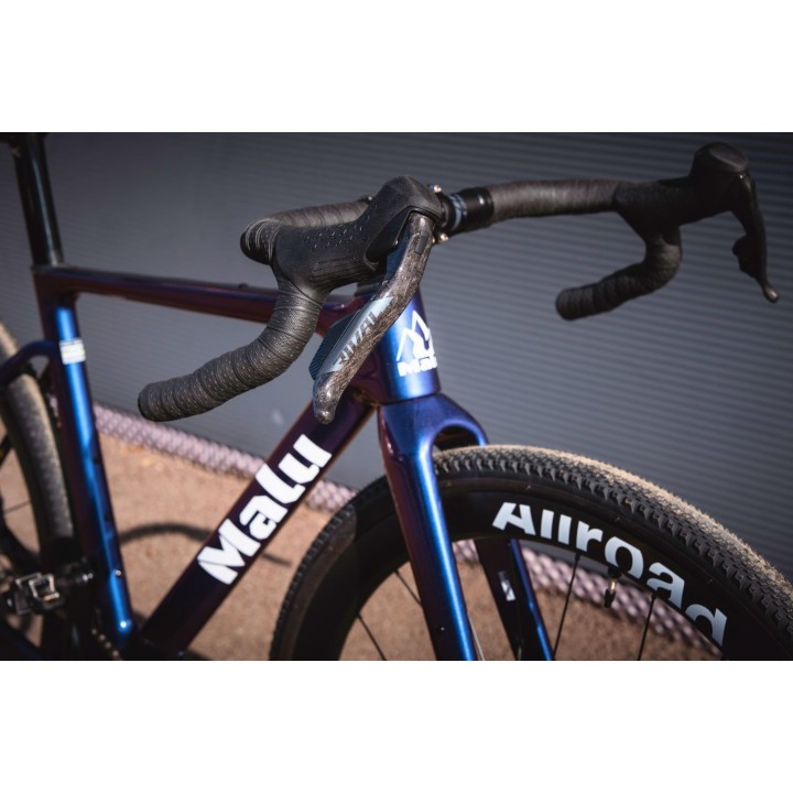 Gravel carbone léger 8,8 kg SRAM AXS XPLR | Malu Volturno Suisse