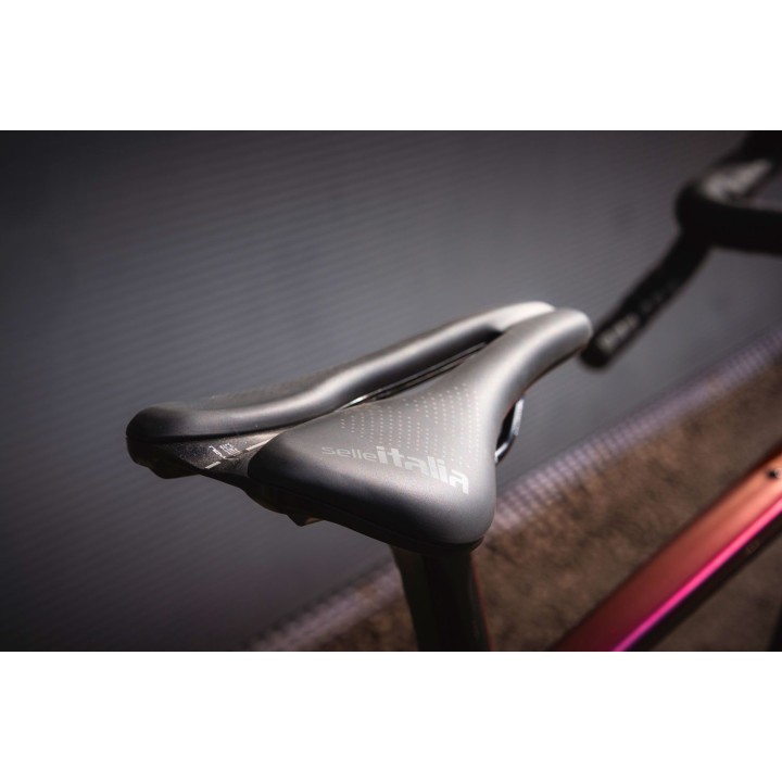 Gravel carbone léger 8,8 kg SRAM AXS XPLR | Malu Volturno Suisse